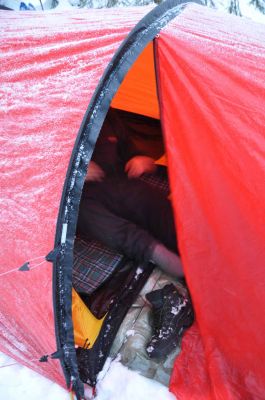 Ei muuta kun sisÃ¤Ã¤n ja kengÃ¤t jÃ¤tetÃ¤Ã¤n eteiseen ettei tule lunta sisÃ¤lle.
