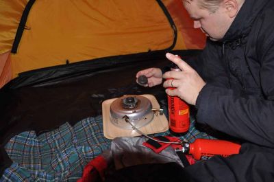 ja sitten tulia tekemÃ¤Ã¤n.. esilÃ¤mmitys spriitÃ¤ hieman ensin ja sytytetÃ¤Ã¤n..
