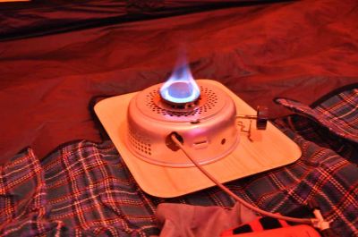 avataan venttiilit ja lamppuÃ¶ljypoltin on valmiina, hieno liekki ja ennenkaikkea lÃ¤mmin ja hiljainen..
lisÃ¤Ã¤ tietoa tÃ¤stÃ¤ keitinsysteemistÃ¤ lÃ¶ytyy tÃ¤Ã¤ltÃ¤, http://kotisivu.dnainternet.net/luontola/ultimate/

