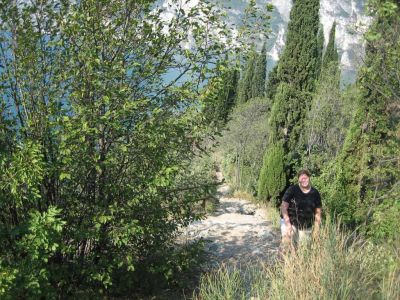 EikÃ¶ tÃ¤mÃ¤ helkkarin mÃ¤ki jo lopu ...
