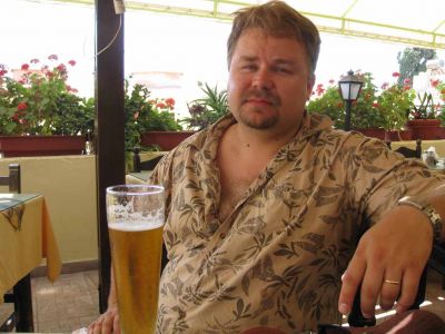 VÃ¤sy
Kuuma ilma ja pÃ¤ivÃ¤n "kulttuurikieros" vanhassa kaupungissa kÃ¤y voimille, kylmÃ¤ olut helpottaa kummasti oloa.
