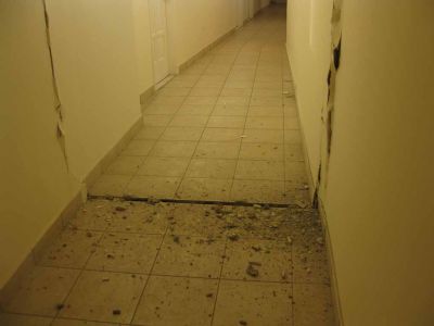 JÃ¤ristys
Seuraavat kuvat on 15.7 olleesta maanjÃ¤ristyksestÃ¤, meidÃ¤n hotelli taisi saada eniten vaurioita koko saarella. Hotelli meni halki.
