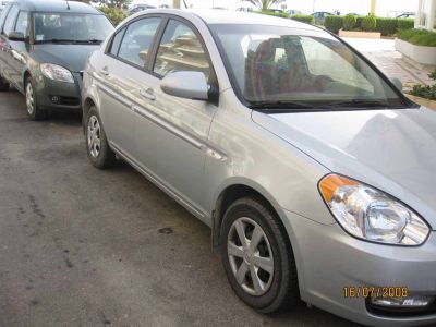 Auto
Vuokrattiin auto pariksi pÃ¤ivÃ¤ksi ja kiereltiin saarta, tÃ¤mmÃ¶inen hyundai Accenta kahden pÃ¤ivÃ¤n vuokralle maksoi 120â‚¬.
